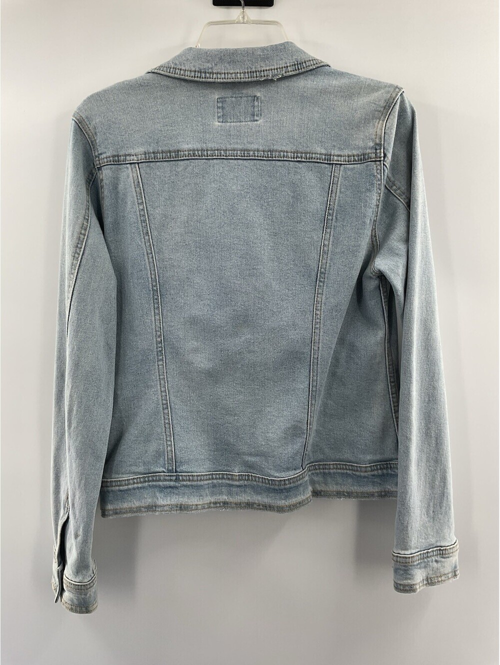 Universal thread women’s jean jacket size medium Light Wash blue 125 - Picture 5 of 5